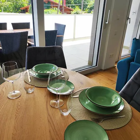 Apartment Roksox-home Gegenueber Des International Center Und Kaiserwasser *