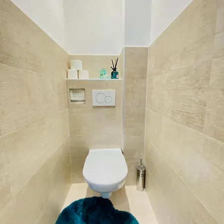 Elegant 2br With Balcony Near Millennium Apartment Vienna