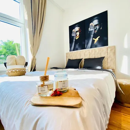 Elegant 2br With Balcony Near Millennium Apartment