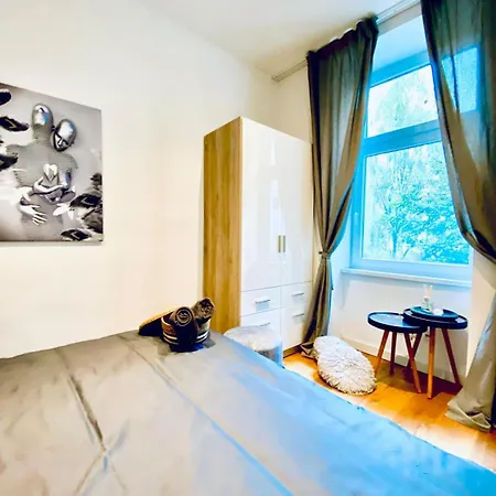 Elegant 2br With Balcony Near Millennium Apartment *