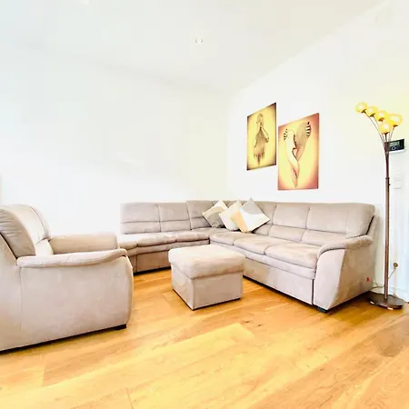Apartment Elegant 2br With Balcony Near Millennium Vienna