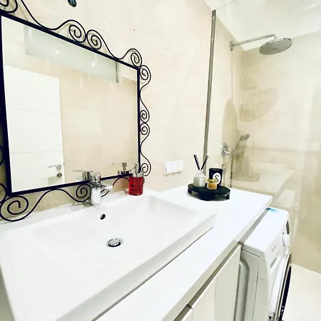 Elegant 2br With Balcony Near Millennium