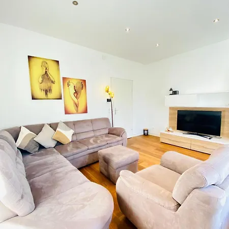 Apartment Elegant 2br With Balcony Near Millennium Vienna