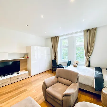 Elegant 2br With Balcony Near Millennium * Vienna