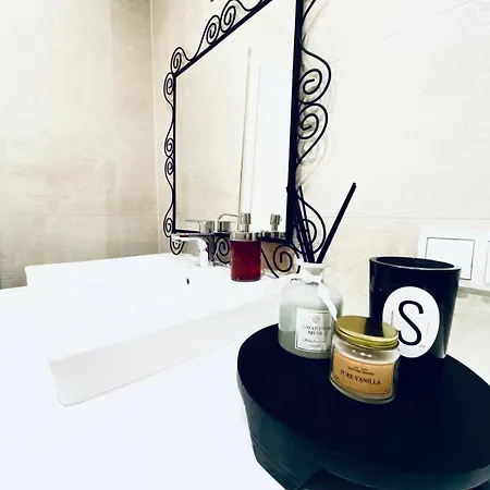 Elegant 2br With Balcony Near Millennium Apartment *