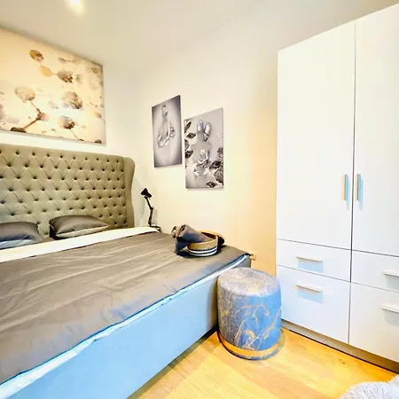 Apartment Elegant 2br With Balcony Near Millennium Vienna