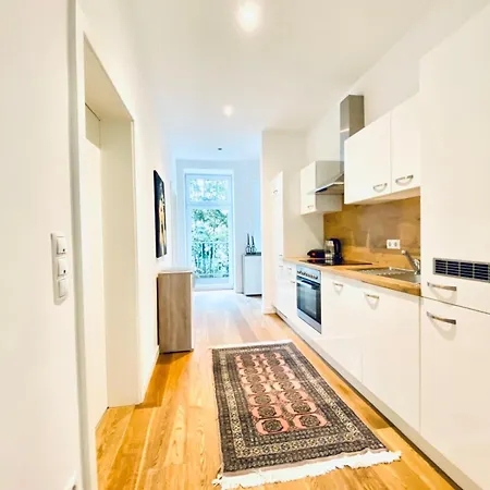 Elegant 2br With Balcony Near Millennium Apartment *