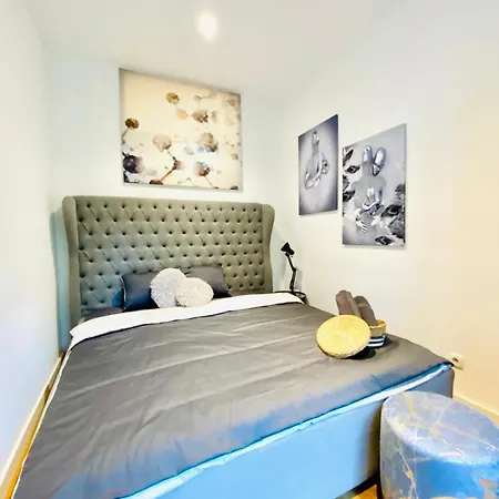 Elegant 2br With Balcony Near Millennium Apartment *