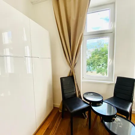 Apartment Elegant 2br With Balcony Near Millennium Vienna