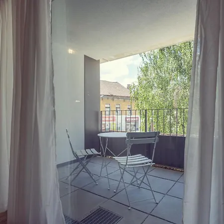 Meverling Lemon 4 Apartment