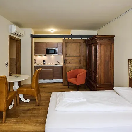 Art Sievering Apartment *