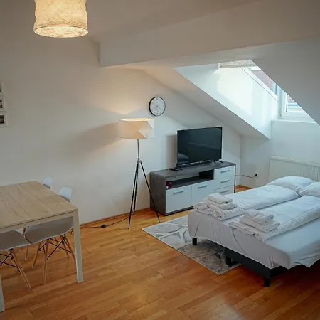 Apartment Sonniges Mit Terrasse, 15min Ins Zentrum *