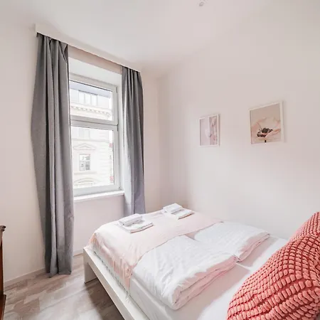 Big For 10 People Apartment