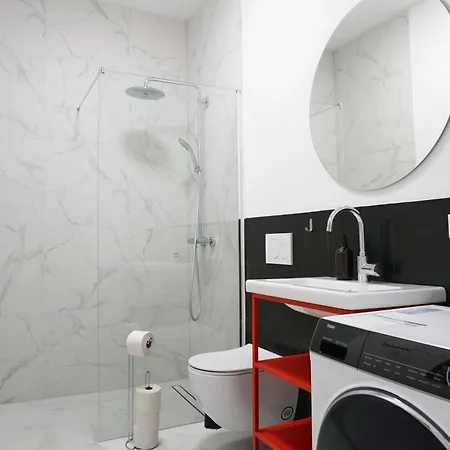 Vibrant Design - Full Kitchen - Wi-fi - 18 Mins To Centre *