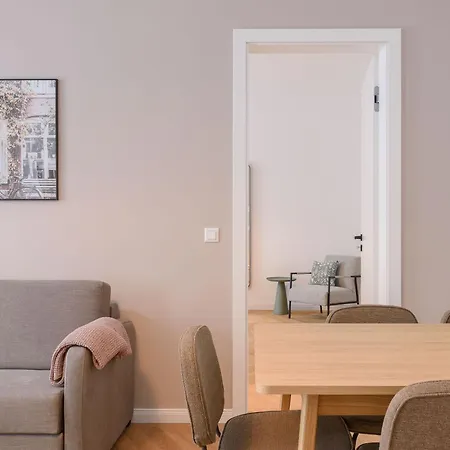 Limehome Karajangasse