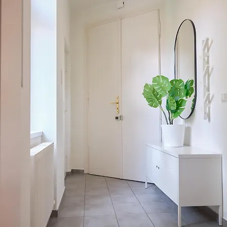 Chic - Near U3 Metro Apartment *