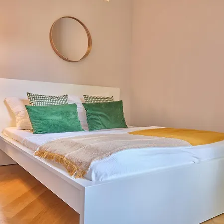 Chic - Near U3 Metro Apartment *