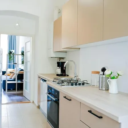 Apartment Ruhige Naehe U Bahn Free Parking