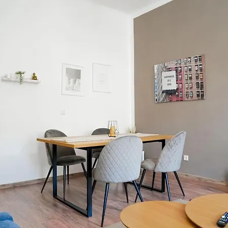 Apartment Ruhige Naehe U Bahn Free Parking