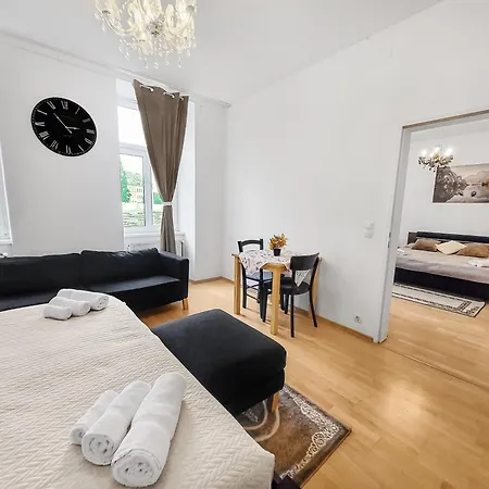 First District Family Loft Apartment *