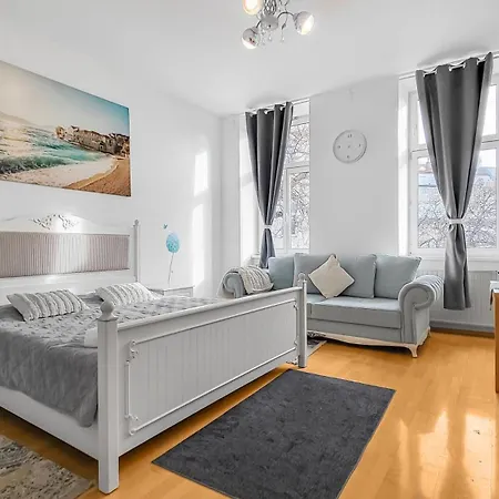 Three-bedroom Delight, King-size Beds Vienna
