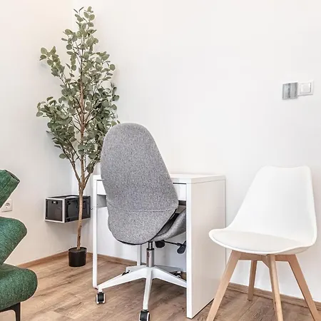 18 Min To Center Via U3 - Lovely 1br Ground Floor Gem