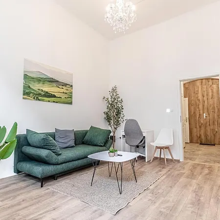 18 Min To Center Via U3 - Lovely 1br Ground Floor Gem Apartment