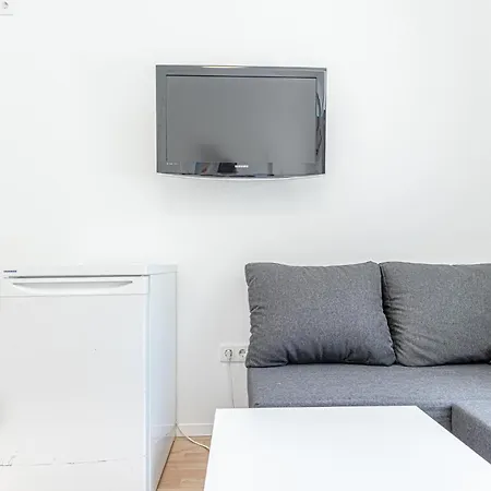 Loevly Shared 6br With Garden Near Danube & Millenium *