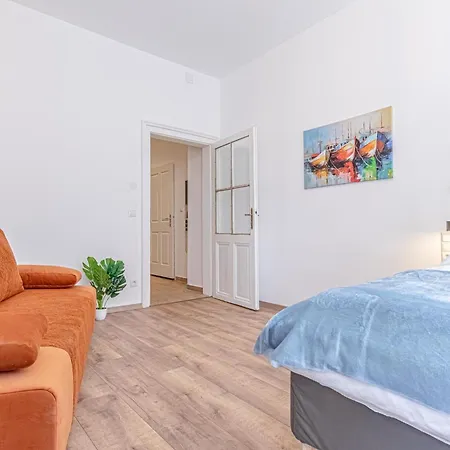 Cost Effective Life 1br In Classic Building *