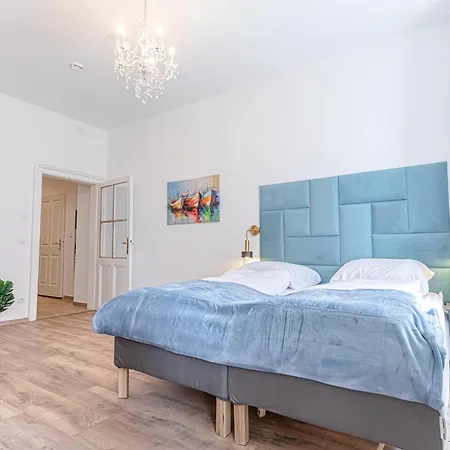 Cost Effective Life 1br In Classic Building *