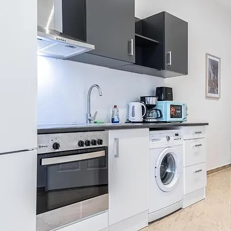 Cost Effective Life 1br In Classic Building