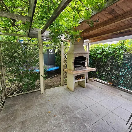 With Pool - Big Garden - Barbecue - Free Parking *
