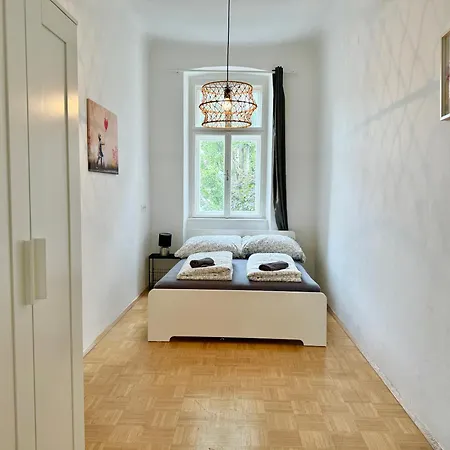 Apartment 130 M2 Calm & Stylish