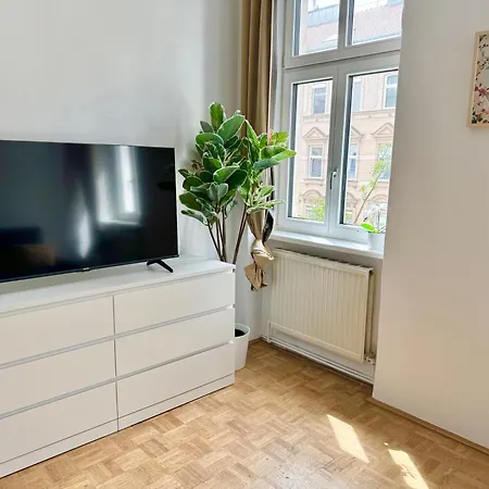 Apartment 130 M2 Calm & Stylish