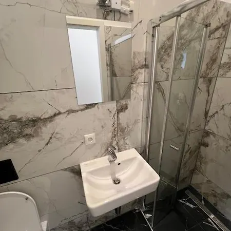 Appartement Roomsrd 2 *