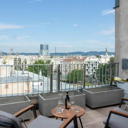360 View Loft 3 *