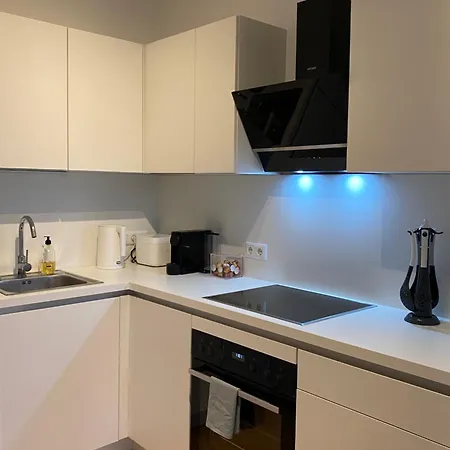 Central Comfort Cozy One-bedroom With City Views Apartment *
