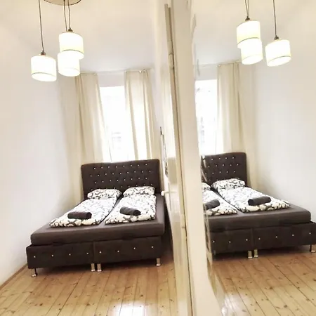 Comfortable Near Schoenbrunn Palace Hl * Viena