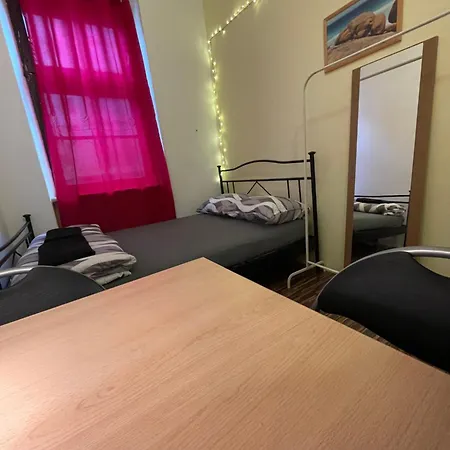 U6 Schoepfwerk 11 Gazde/Camere de închiriat