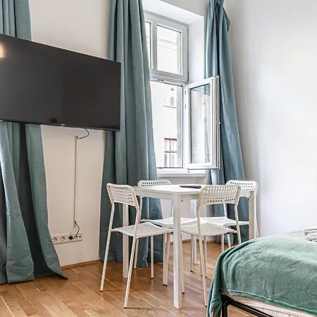 Bright 1br 10 Min From Heart Of Apartment