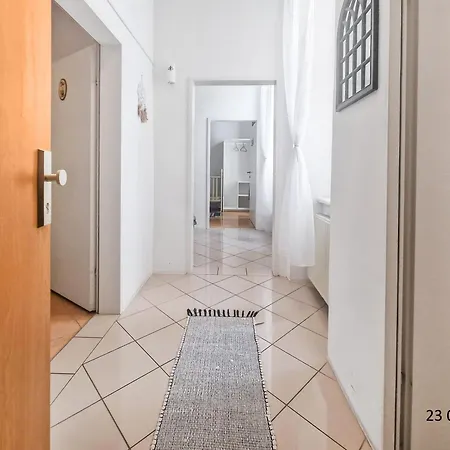 Three-bedroom Delight, King-size Beds Apartment
