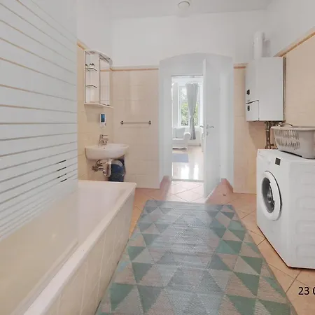 Three-bedroom Delight, King-size Beds * Vienna