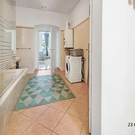 Three-bedroom Delight, King-size Beds Apartment *