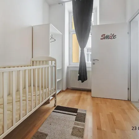 Apartment Three-bedroom Delight, King-size Beds Vienna
