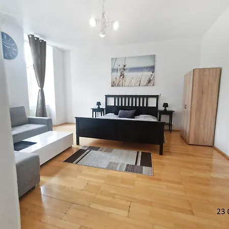 Three-bedroom Delight, King-size Beds Apartment