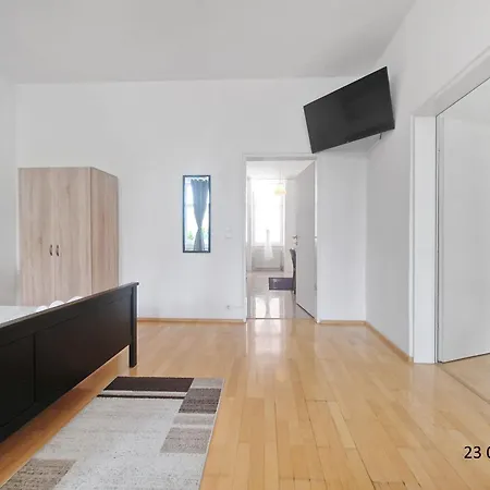 Three-bedroom Delight, King-size Beds * Vienna