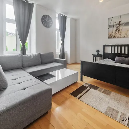 Three-bedroom Delight, King-size Beds Apartment