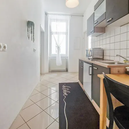 Three-bedroom Delight, King-size Beds Apartment *