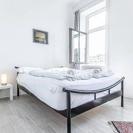 Living, Garden Vibes 3br Bliss In Apartment