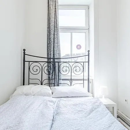 Apartment Living, Garden Vibes 3br Bliss In Vienna
